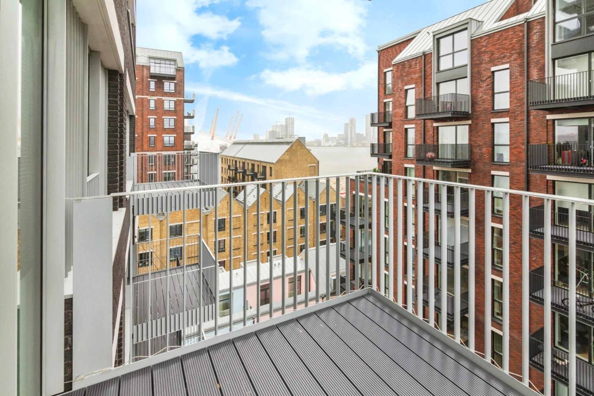 Chic 2 Bedroom Flat With Balcony Leilighet *