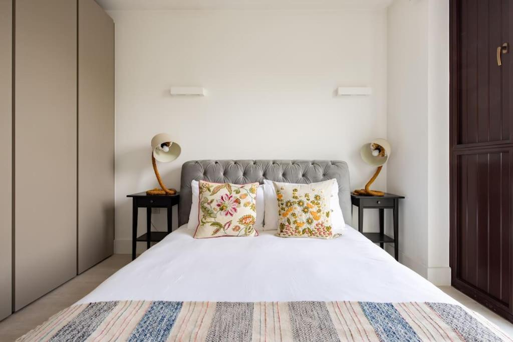 Feriehus Modern 3 Bedroom Townhouse By Wild Roses London