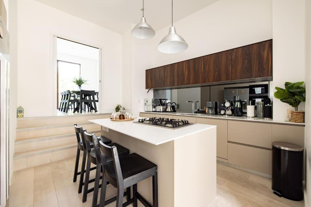 Modern 3 Bedroom Townhouse By Wild Roses Feriehus *