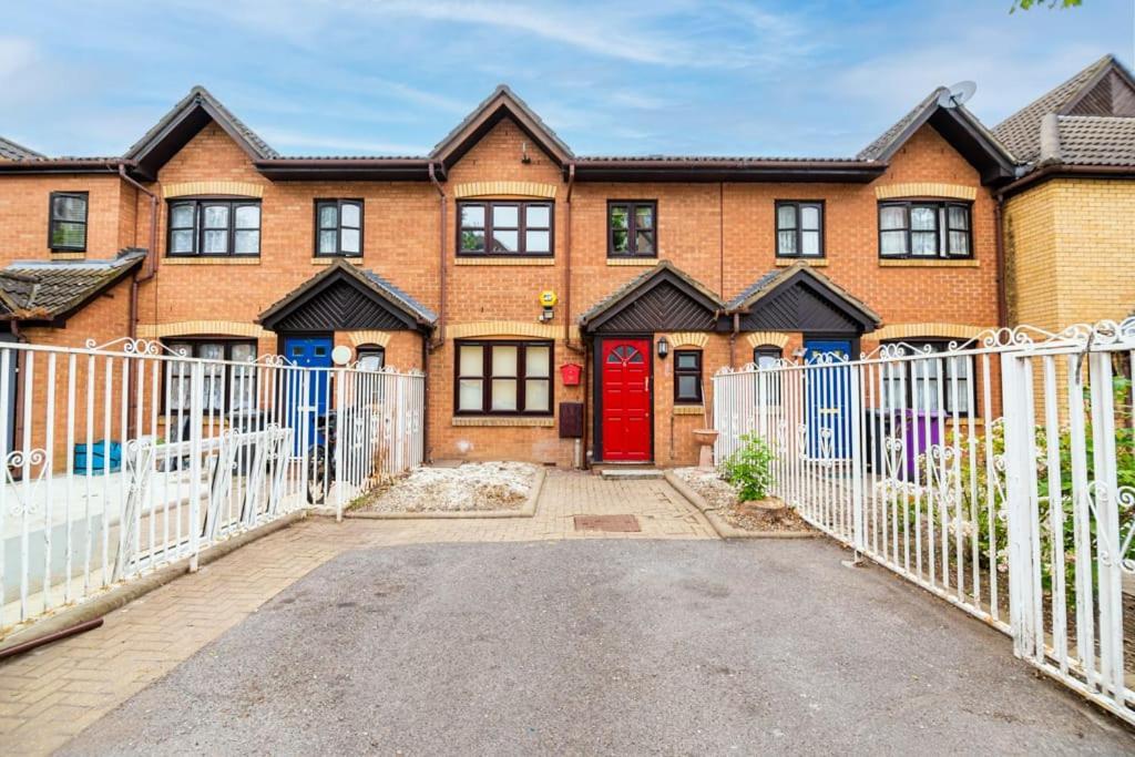 Gasthuis Immaculate Refurbished House Londen
