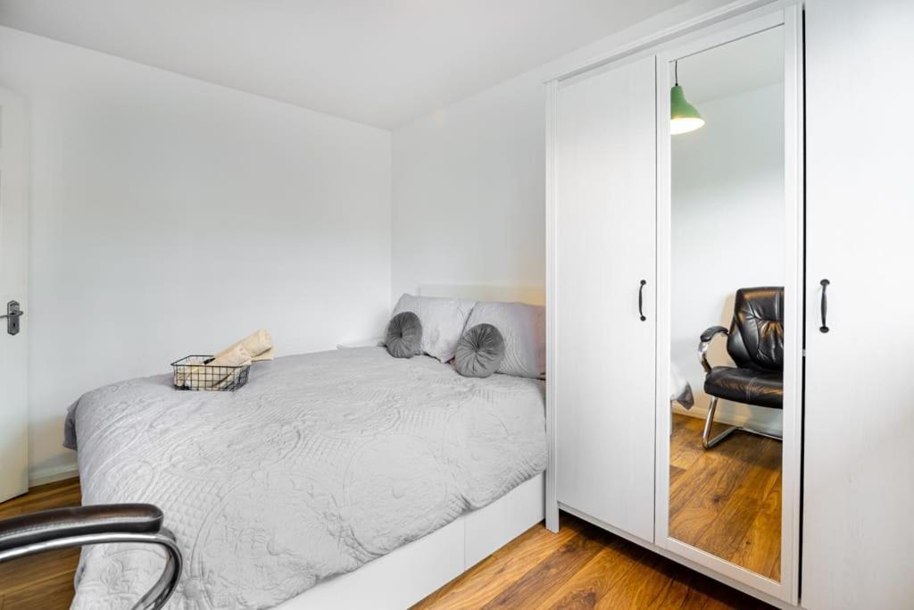 Gasthuis Immaculate Refurbished House