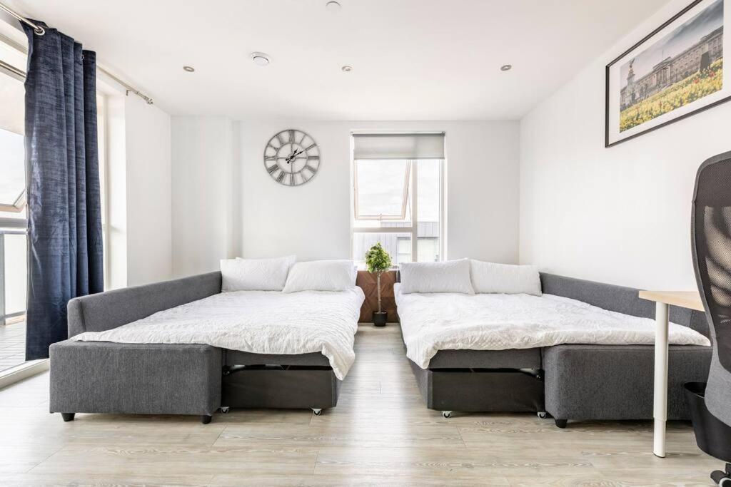 Stylish & Comfortable Top-floor Flat In Harrow * London