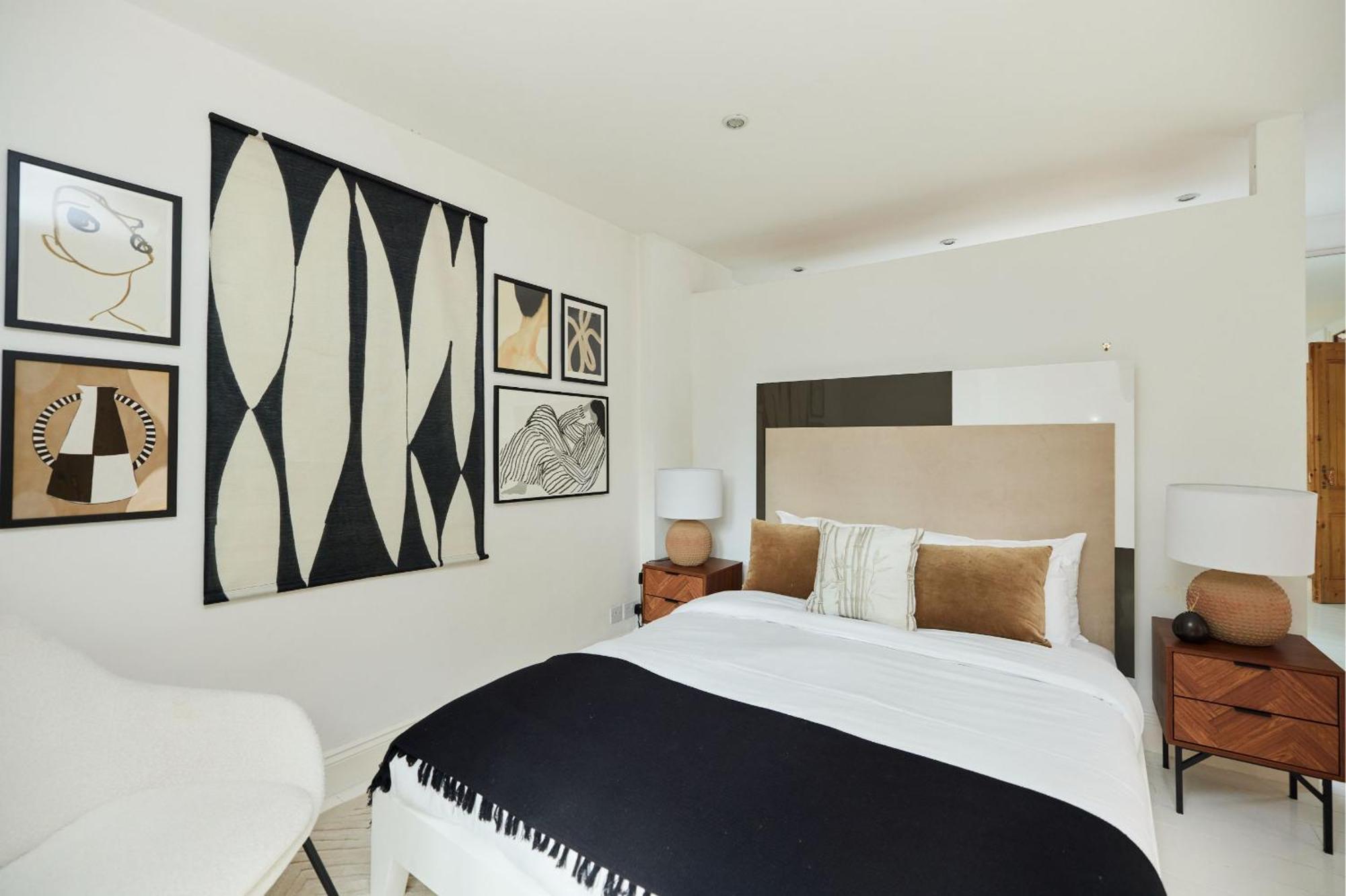 The Hampstead Wonder - Spacious 4bdr House With Balcony Lägenhet *
