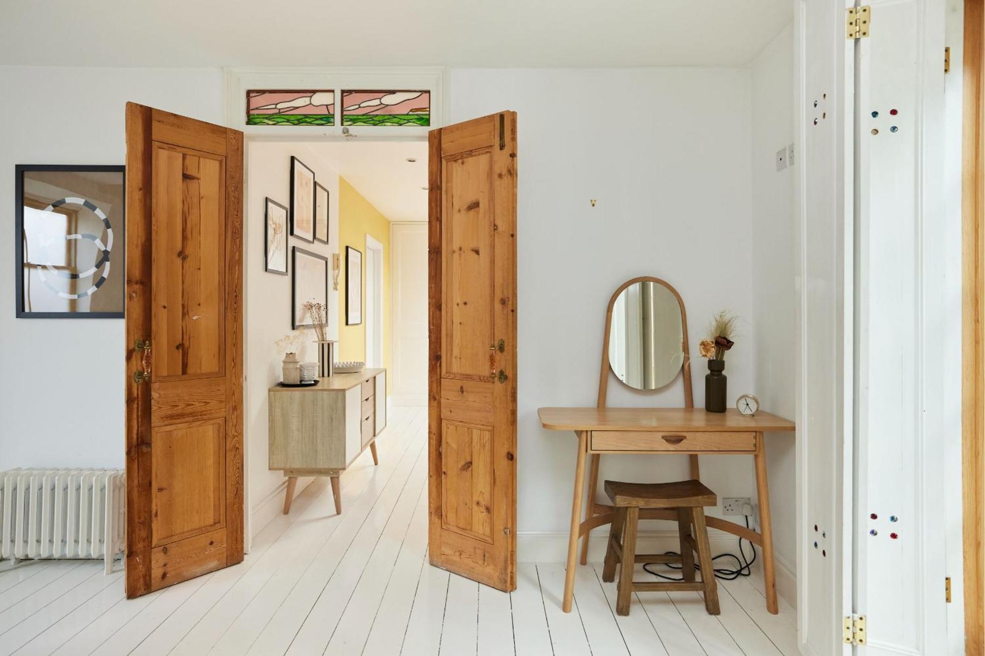 The Hampstead Wonder - Spacious 4bdr House With Balcony Lägenhet