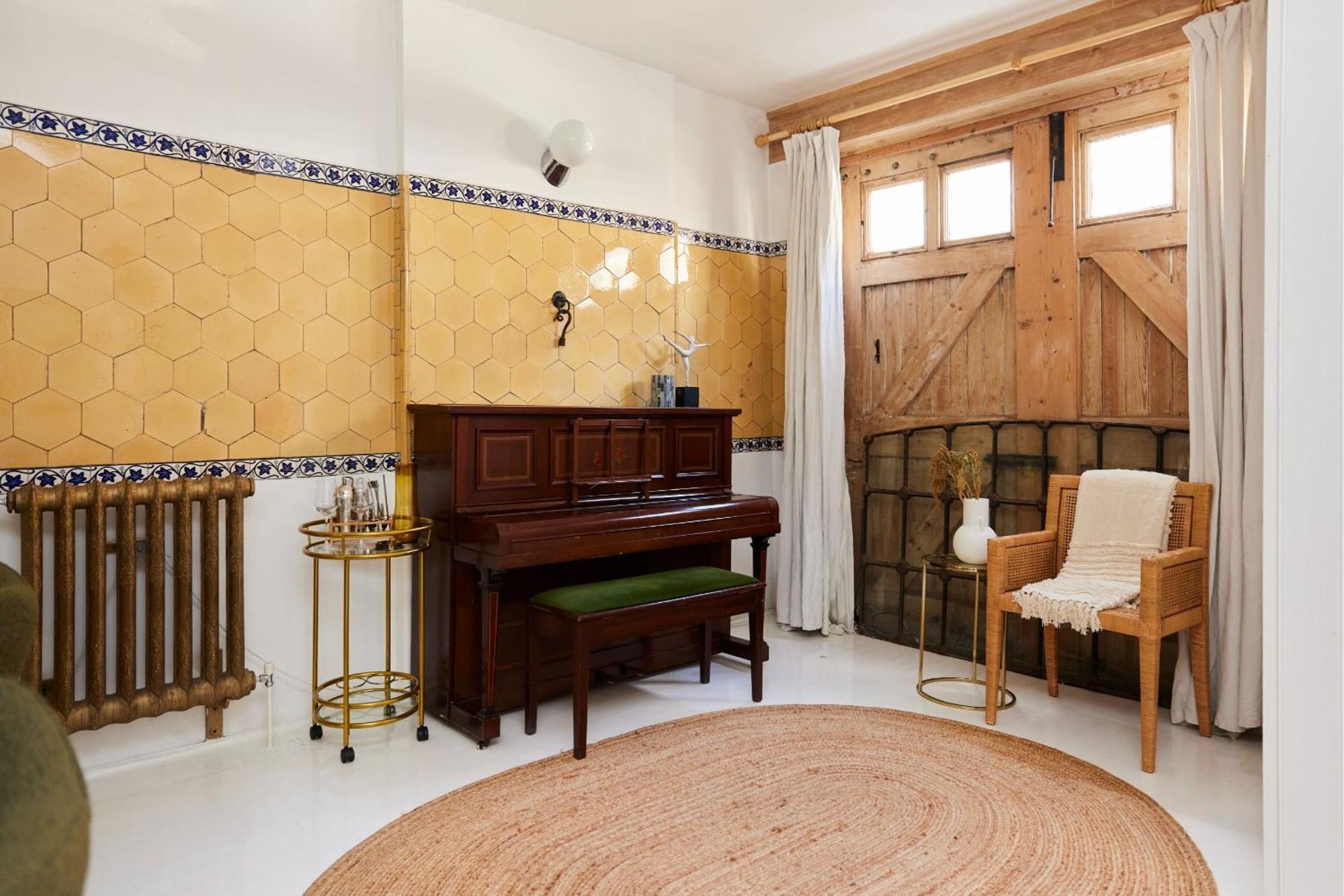 The Hampstead Wonder - Spacious 4bdr House With Balcony Lägenhet London