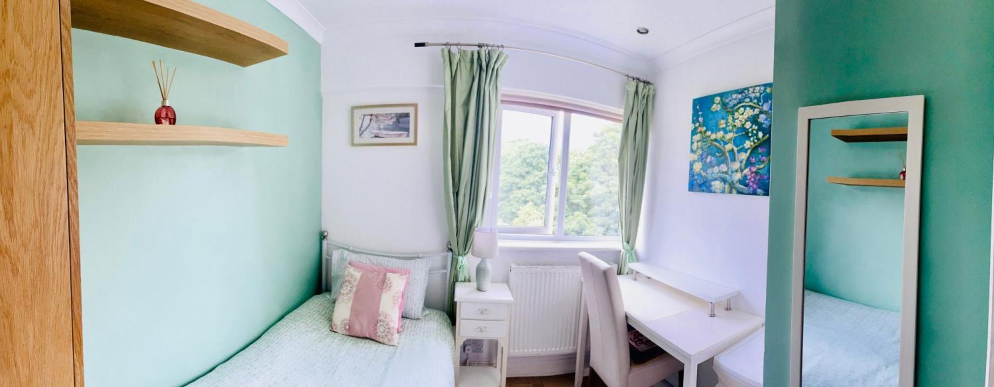 Modern And Chic With Beautiful Landscape Views Londen