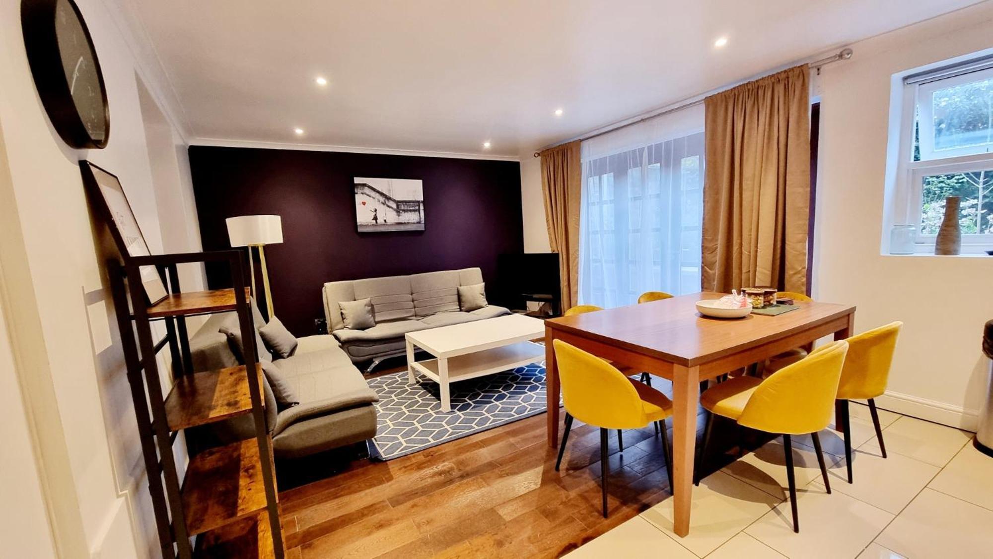 Charming Victorian With Aircon In Appartement *