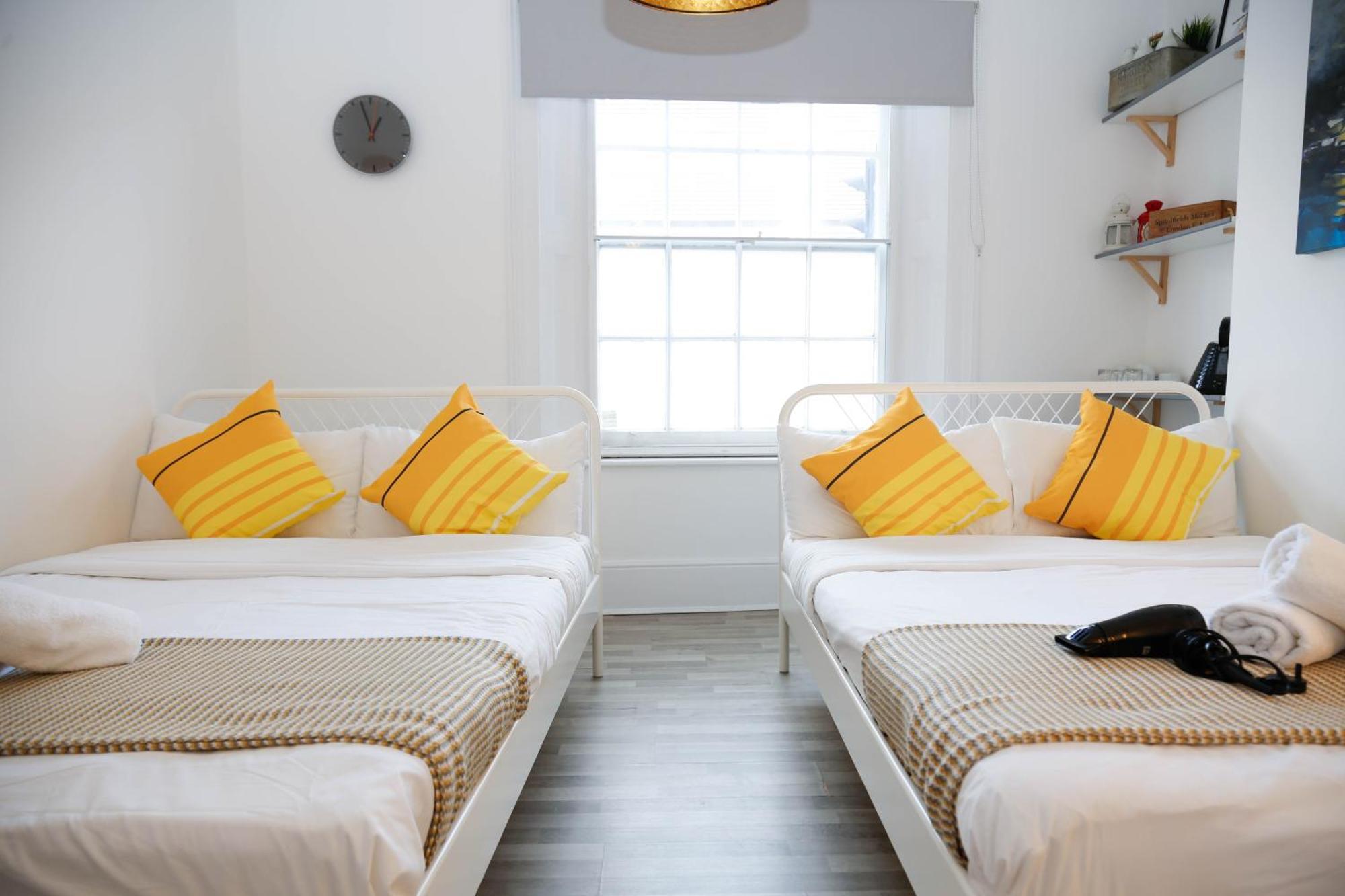 Stylish 1-minute Walk To Camden Town Metro, Shops, Cafes, Bars & Restaurants With Shared Bathrooms *