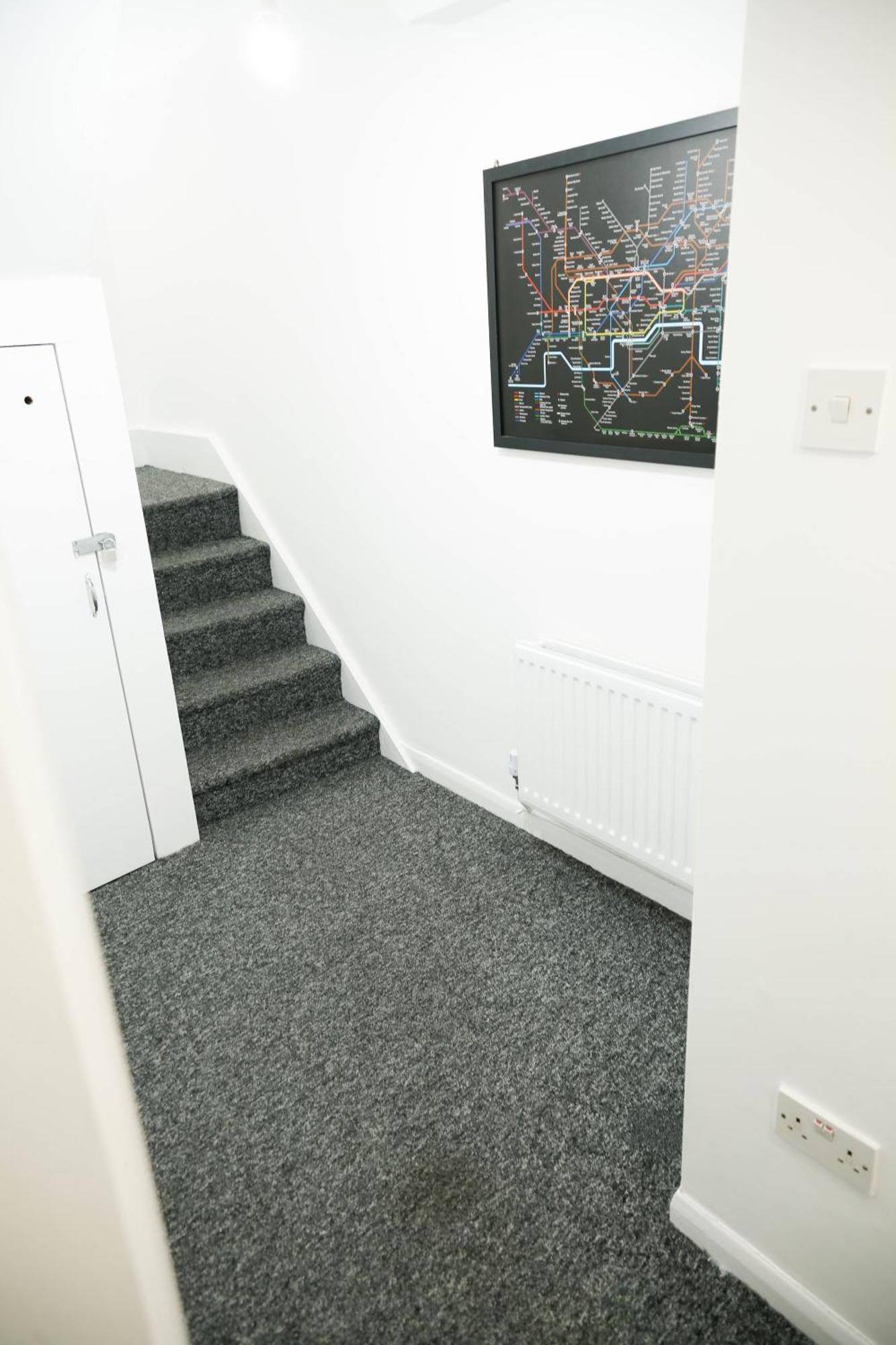 Stylish 1-minute Walk To Camden Town Metro, Shops, Cafes, Bars & Restaurants With Shared Bathrooms * London