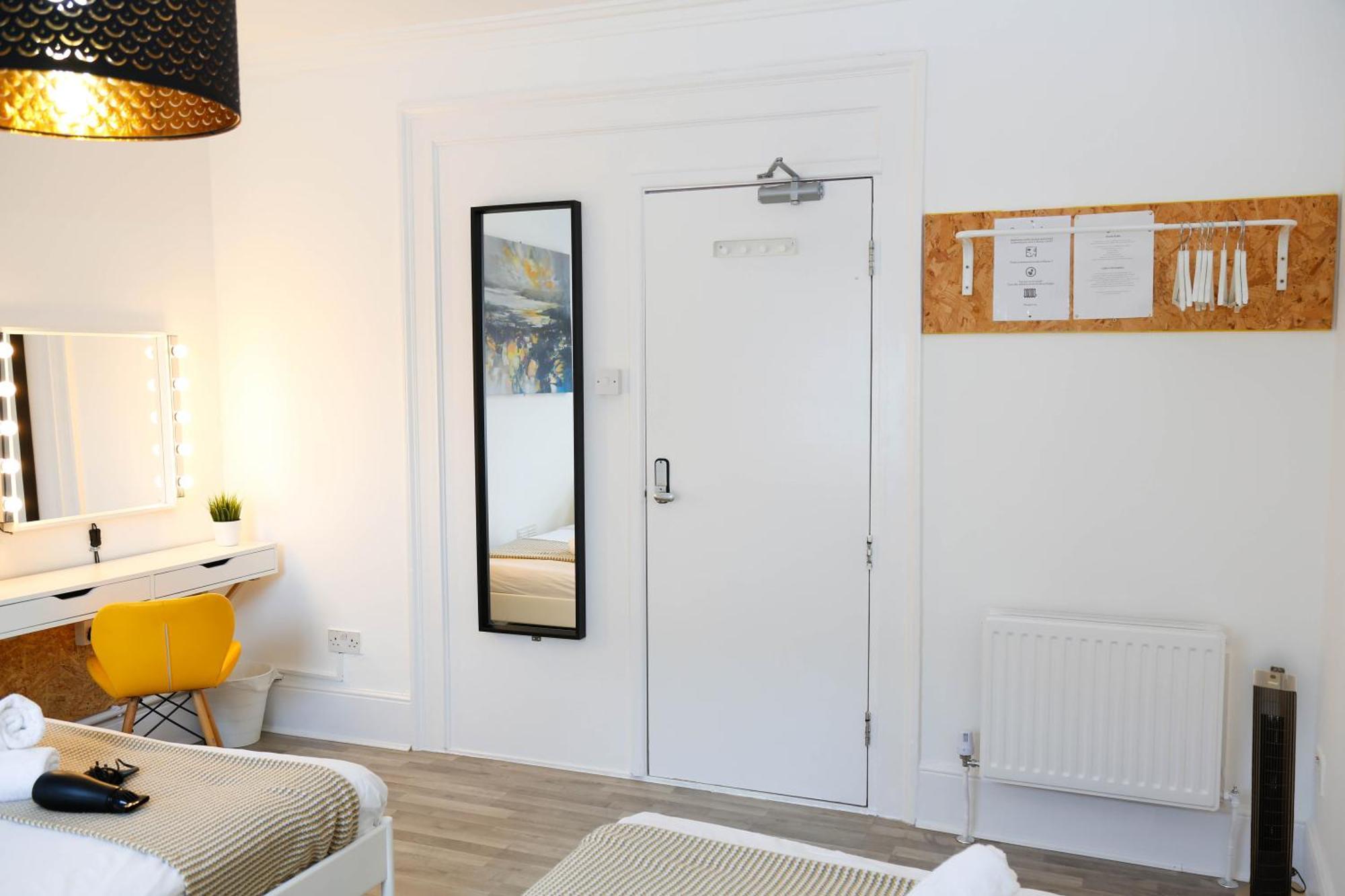 Rum i privatbostad Stylish 1-minute Walk To Camden Town Metro, Shops, Cafes, Bars & Restaurants With Shared Bathrooms *