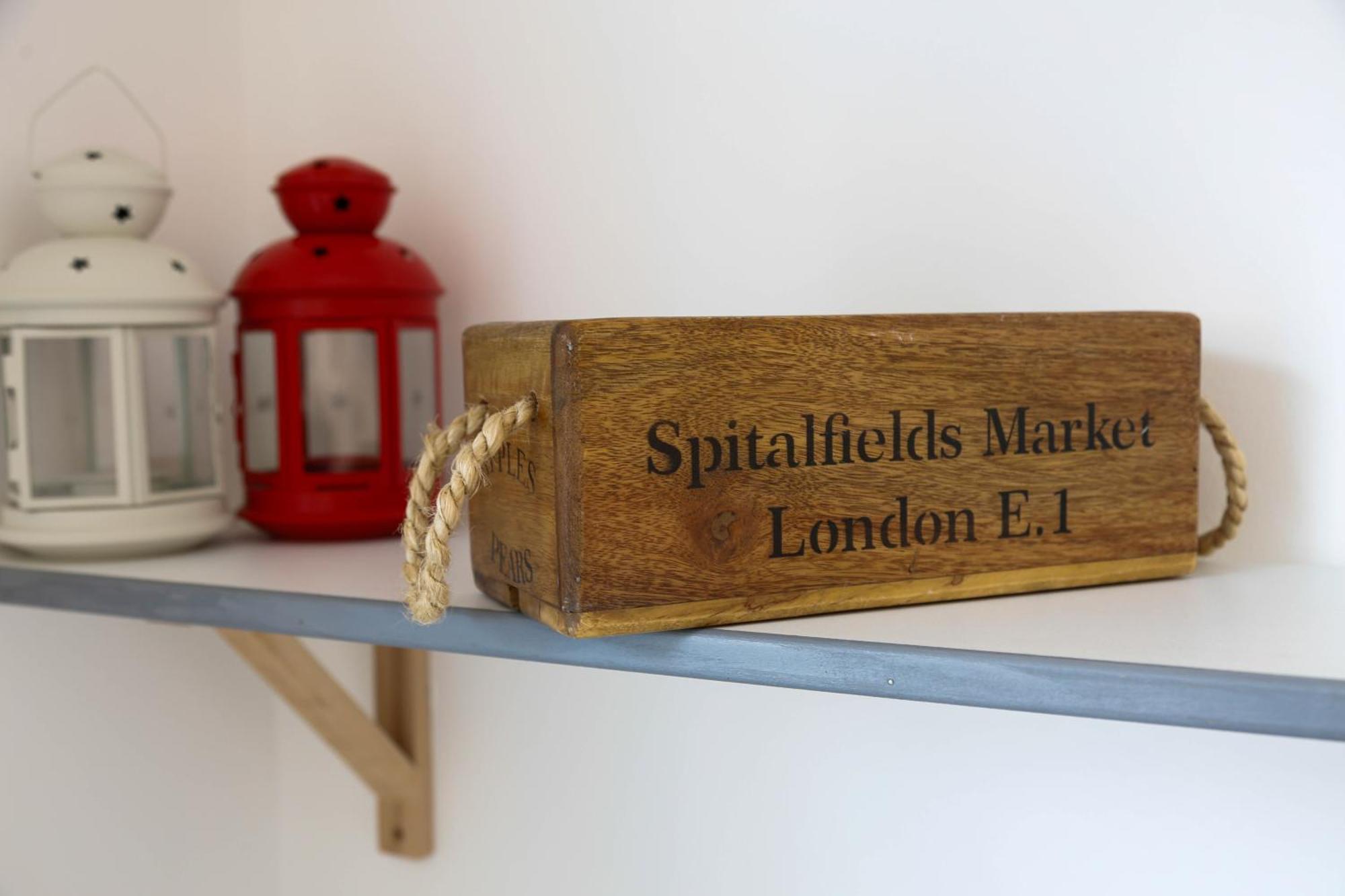 Rum i privatbostad Stylish 1-minute Walk To Camden Town Metro, Shops, Cafes, Bars & Restaurants With Shared Bathrooms