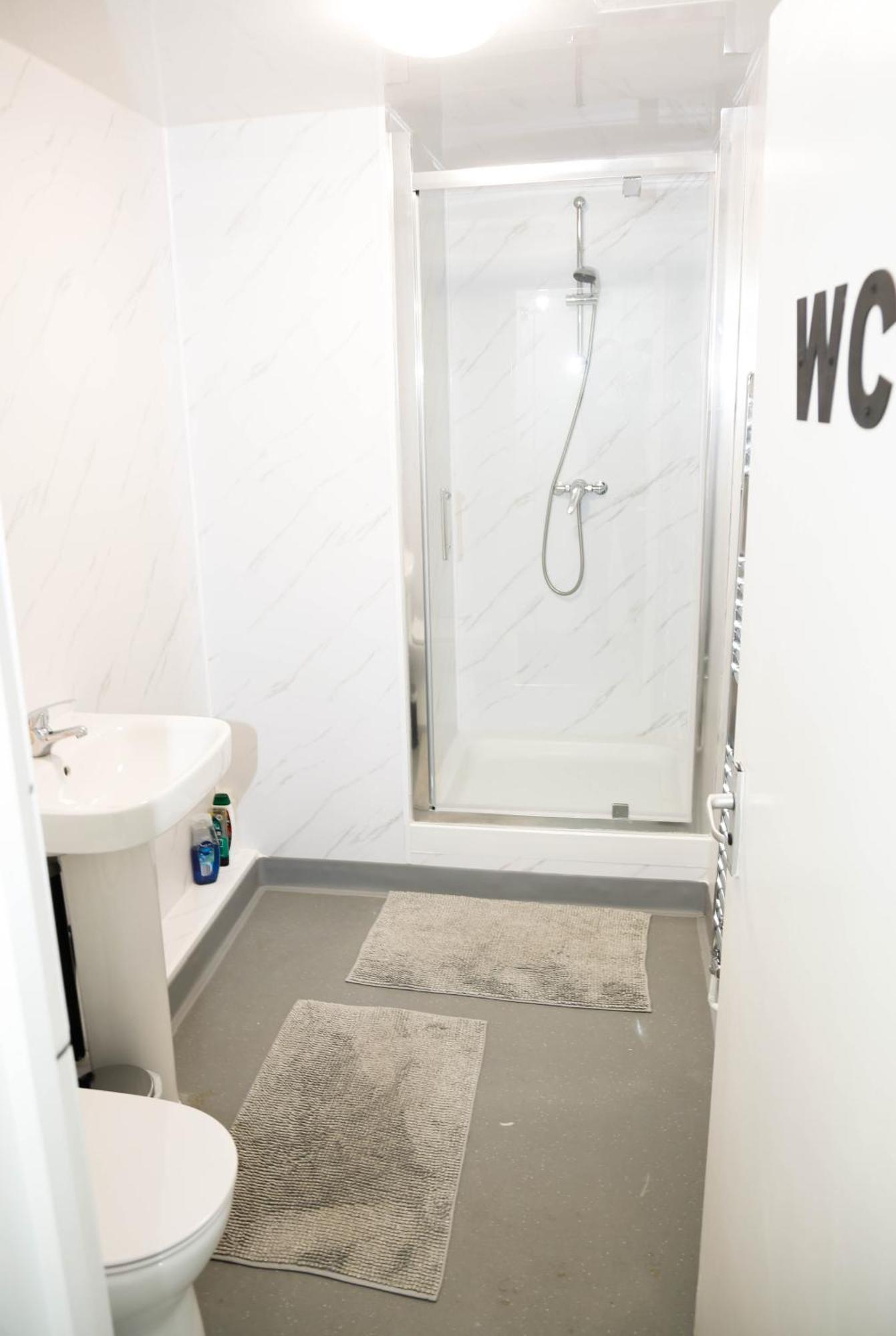 Rum i privatbostad Stylish 1-minute Walk To Camden Town Metro, Shops, Cafes, Bars & Restaurants With Shared Bathrooms
