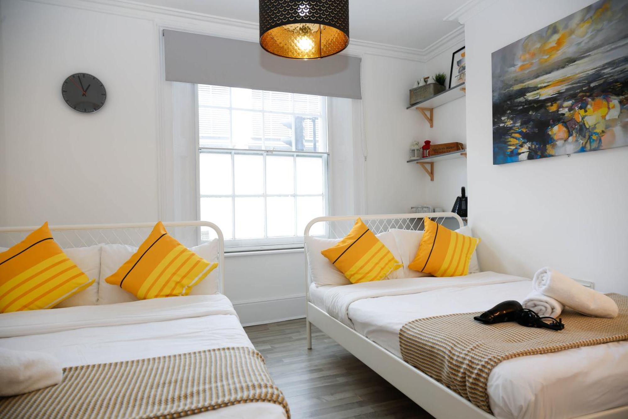 Stylish 1-minute Walk To Camden Town Metro, Shops, Cafes, Bars & Restaurants With Shared Bathrooms *
