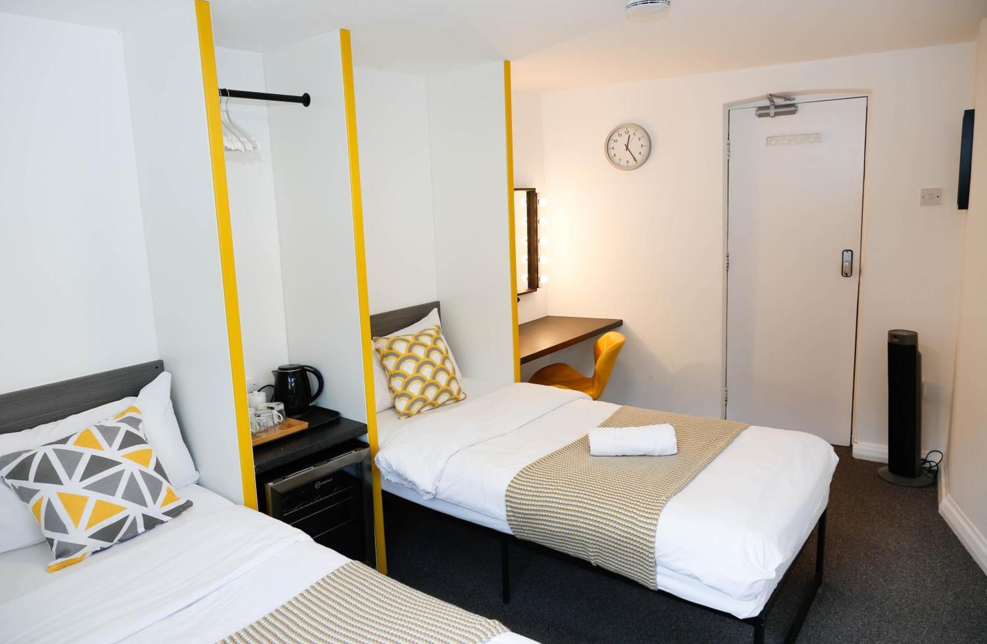 Stylish 1-minute Walk To Camden Town Metro, Shops, Cafes, Bars & Restaurants With Shared Bathrooms Rum i privatbostad London