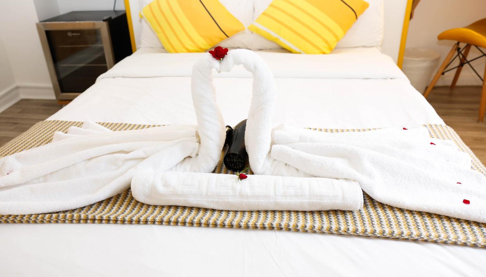 Stylish 1-minute Walk To Camden Town Metro, Shops, Cafes, Bars & Restaurants With Shared Bathrooms London