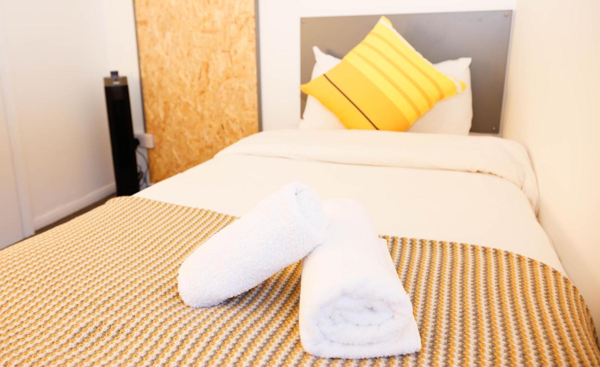 Stylish 1-minute Walk To Camden Town Metro, Shops, Cafes, Bars & Restaurants With Shared Bathrooms *