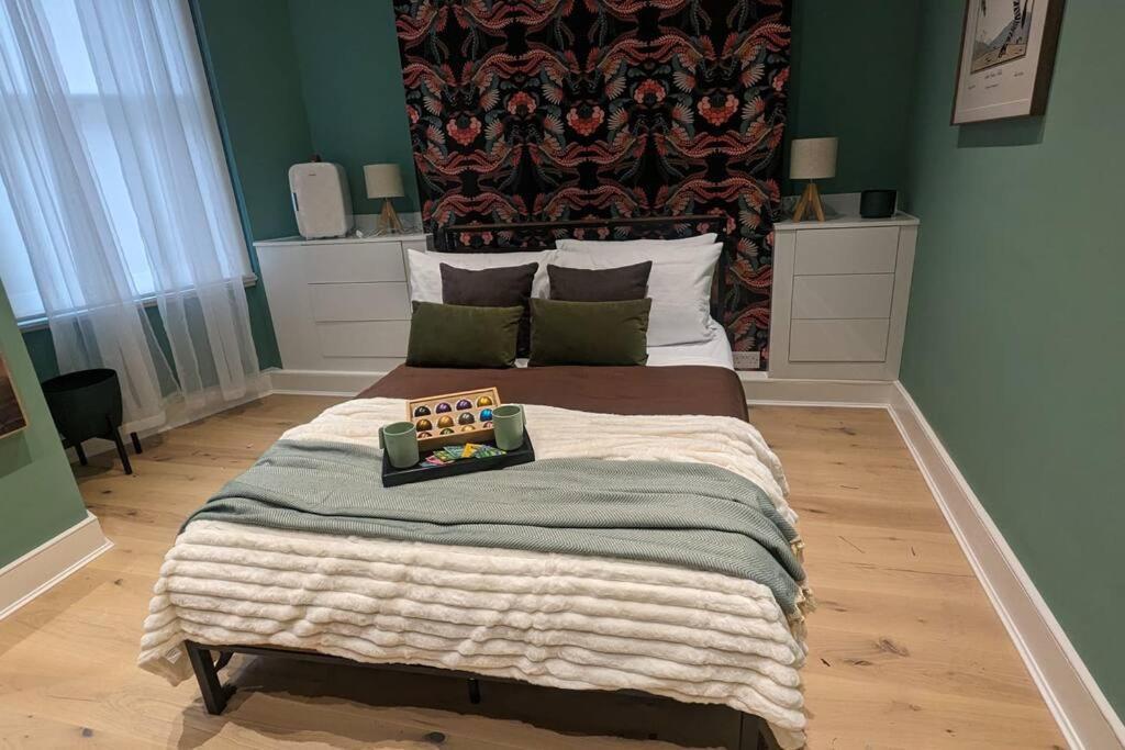 Brand New! Peacock Dance Appartement *
