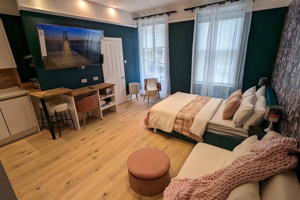 Apartment Brand New! Quirky Symphony Luxury Design Studio *