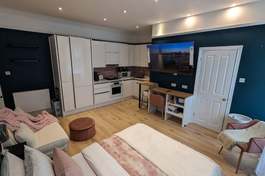 Apartment Brand New! Quirky Symphony Luxury Design Studio London