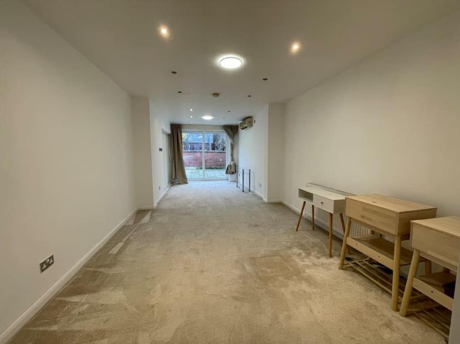 Modern Spacious 4-bed House Leilighet London