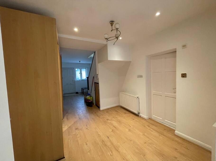 Leilighet Modern Spacious 4-bed House
