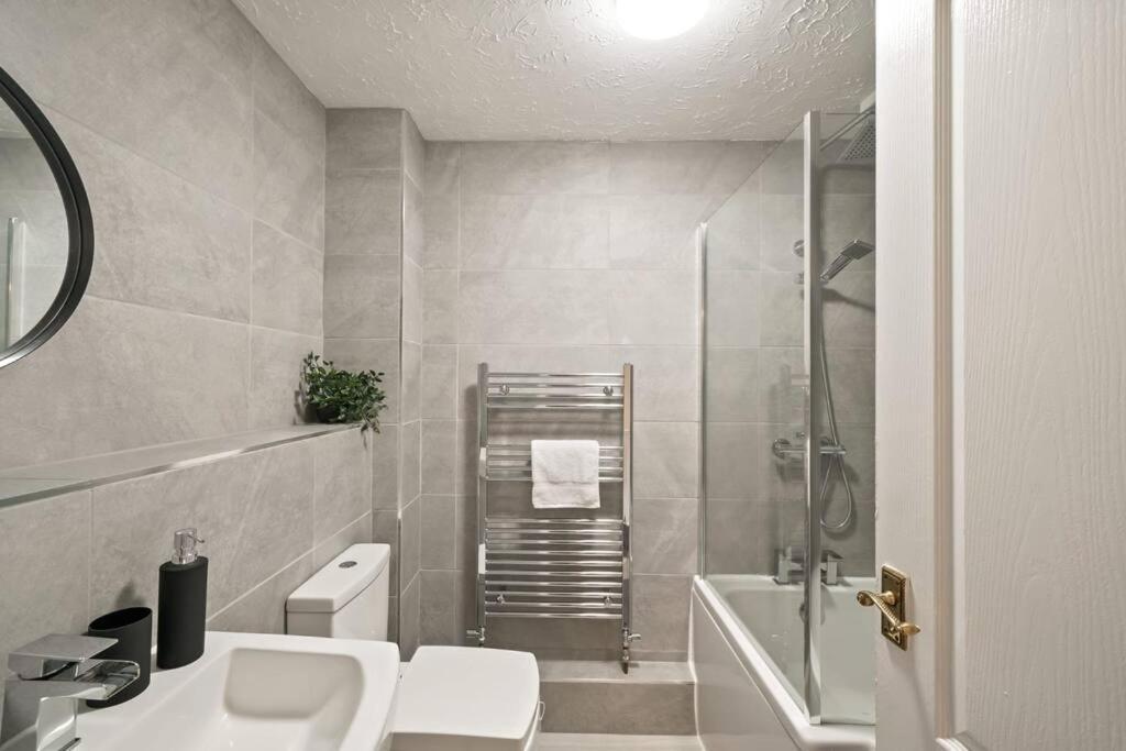 Cosy & Modern Property In - Sleeps Up To 5 * Londra