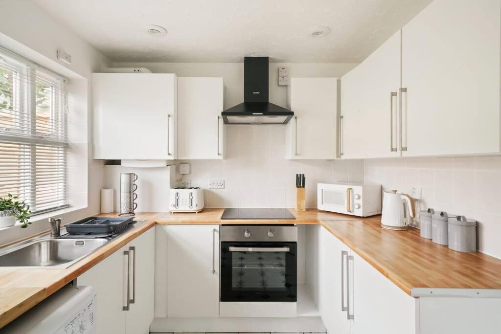 Cosy & Modern Property In - Sleeps Up To 5 Appartamento *