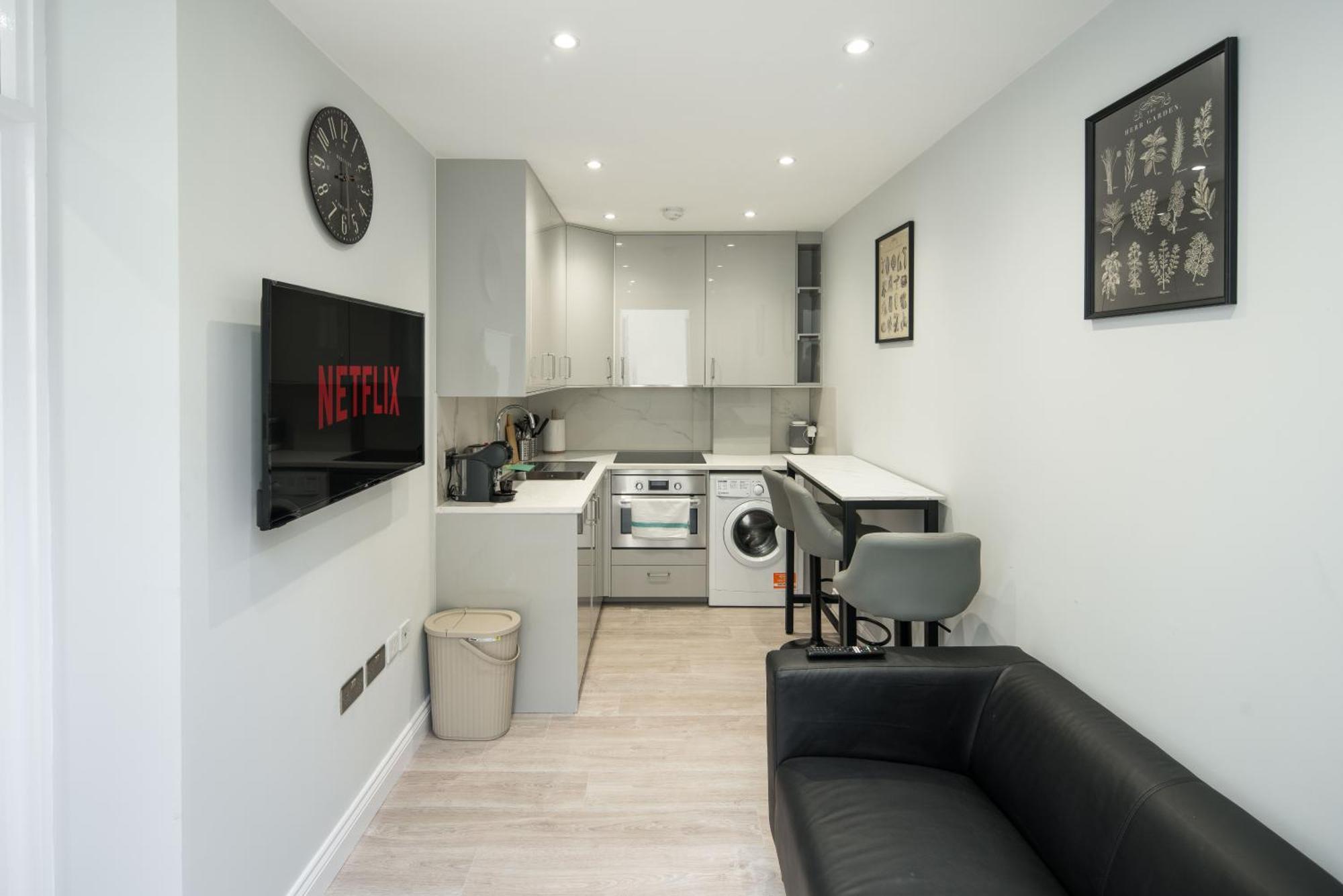 Tranquil Trio Bedrooms Leilighet London