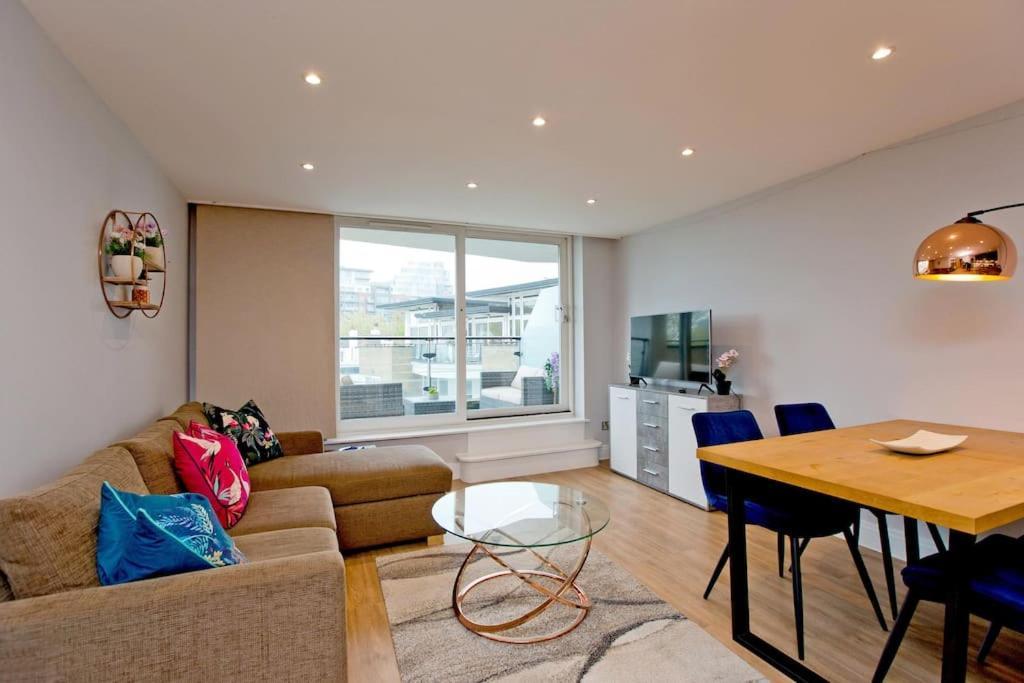 Appartamento Stylish 2bed Riverside With A Balcony Londra