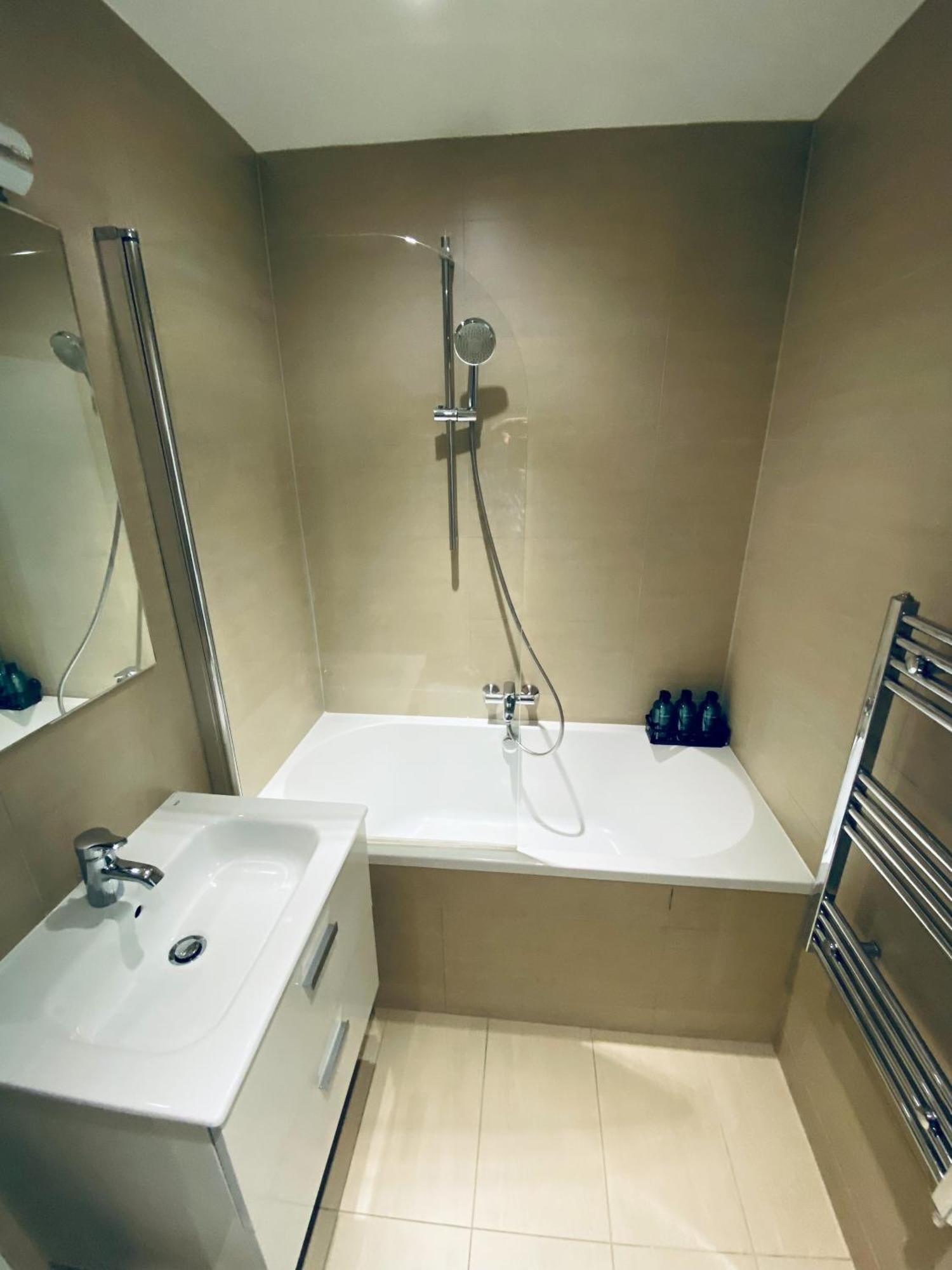 2 Bedroom Flat - 2 Bath - 15 Min Camden Town Leilighet *