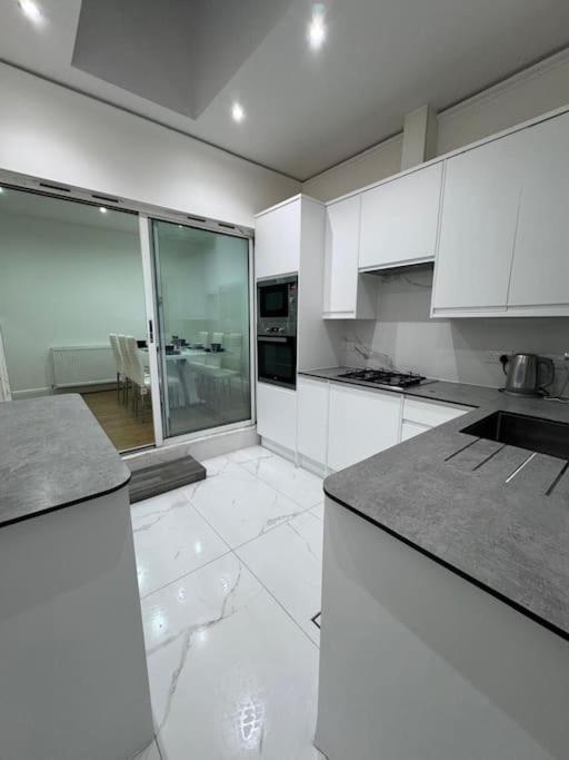 Vakantiehuis Elegant Living, 3 Bedroom Modern House