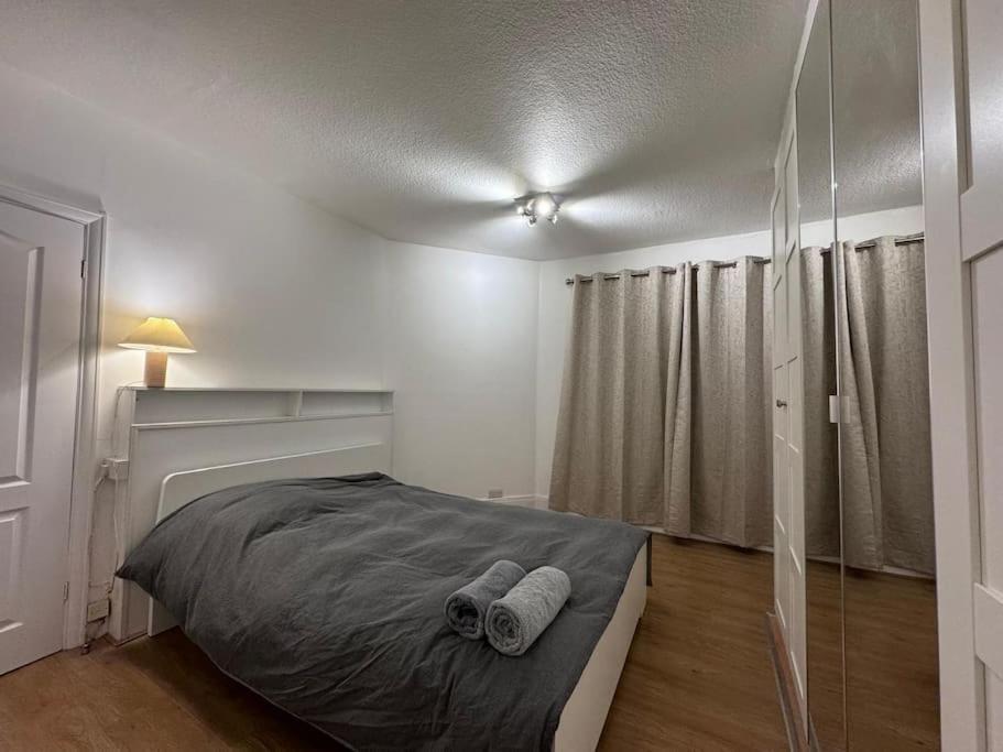 Elegant Living, 3 Bedroom Modern House Londen