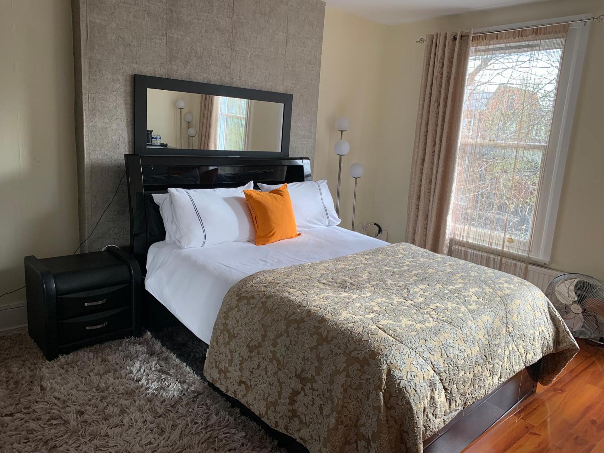 Superbly Furnished In * Londra