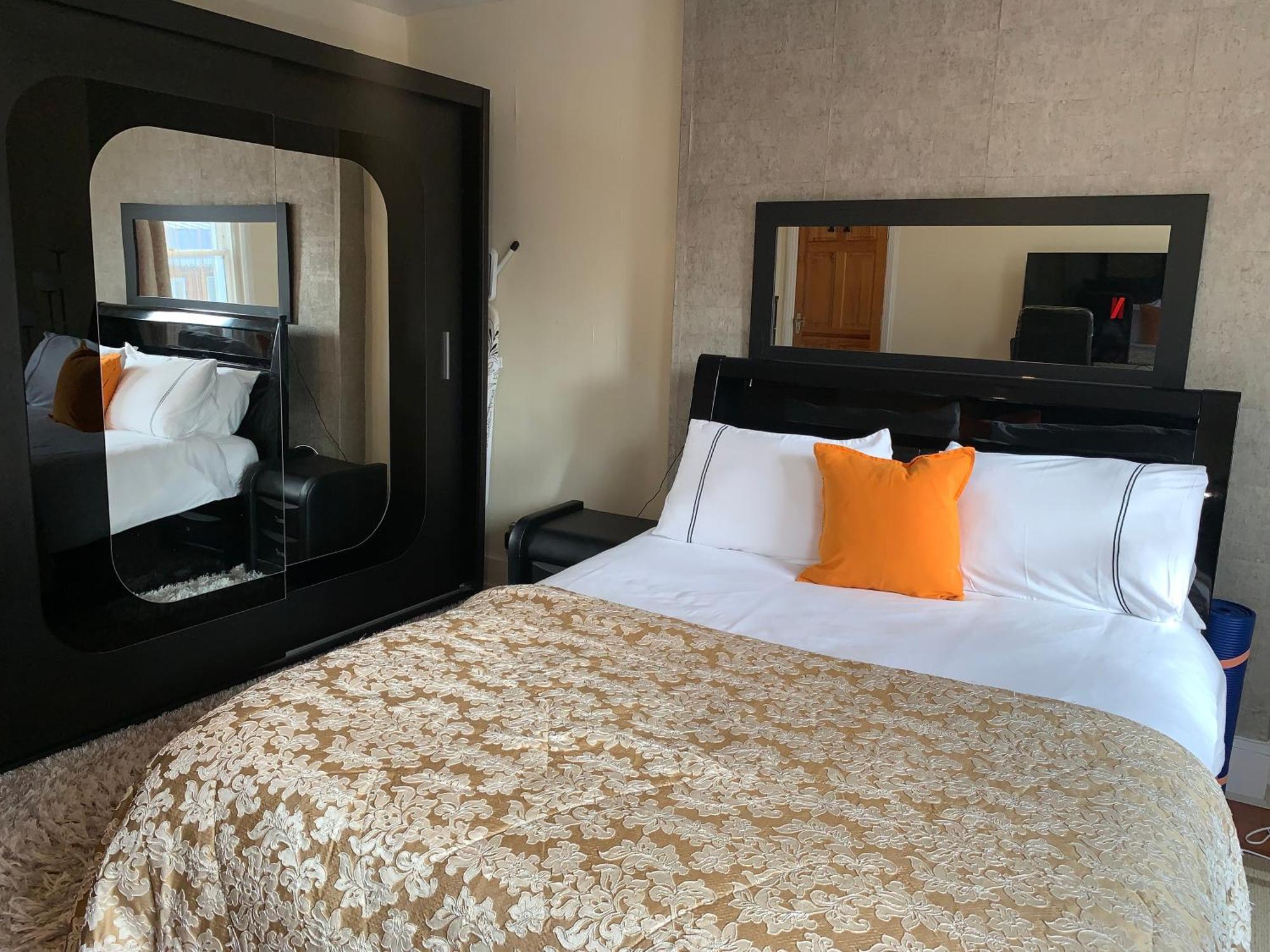 Superbly Furnished In * Londra