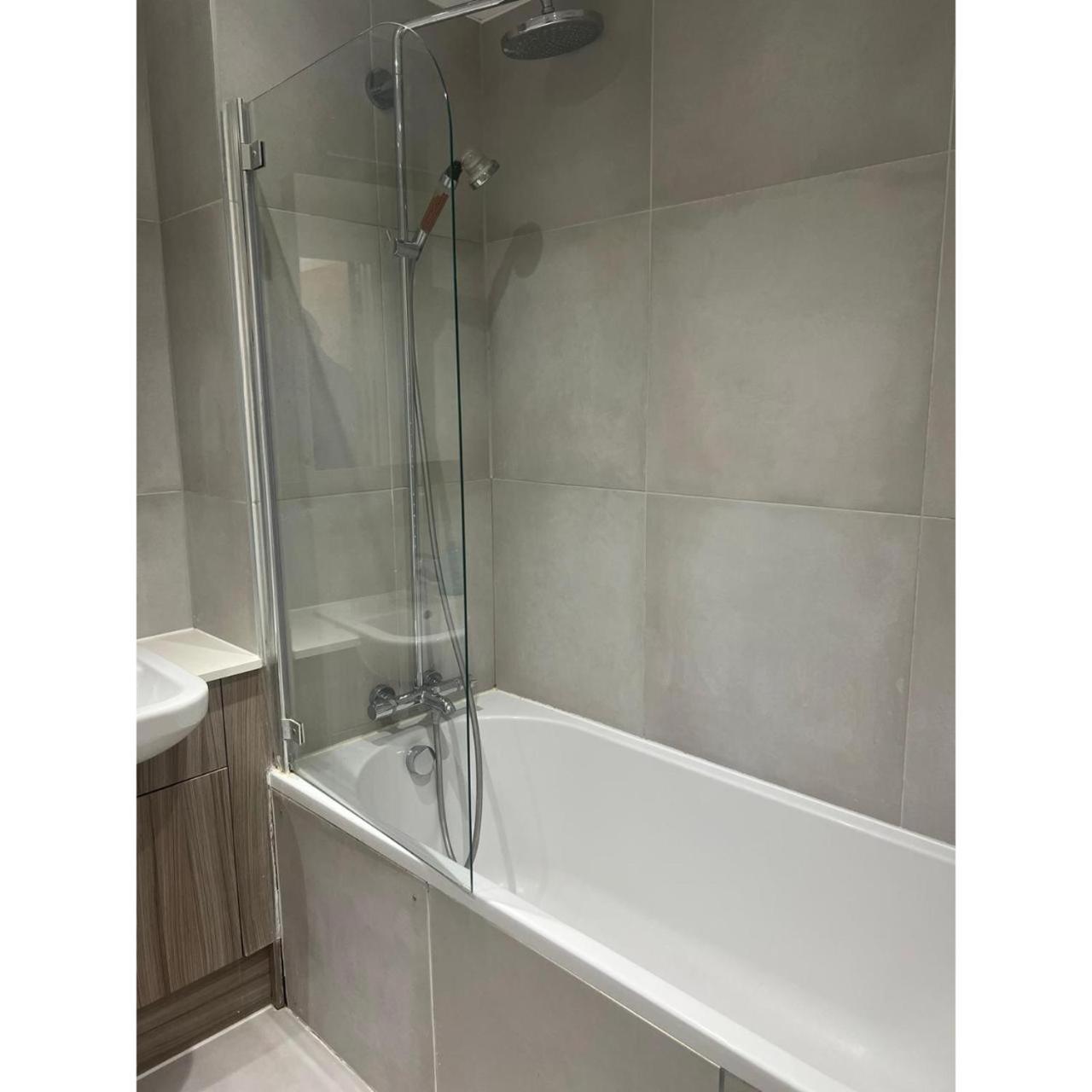 Spacious 1 Bedroom Flat In Kilburn Park F55