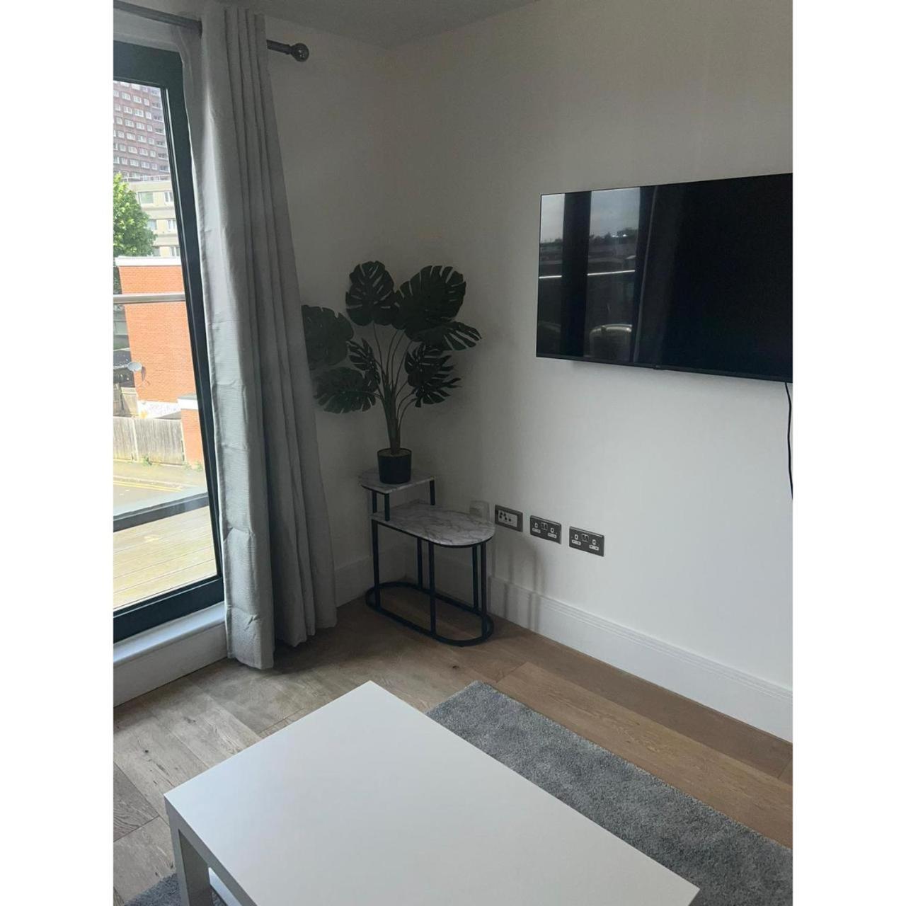 Spacious 1 Bedroom Flat In Kilburn Park F55 *