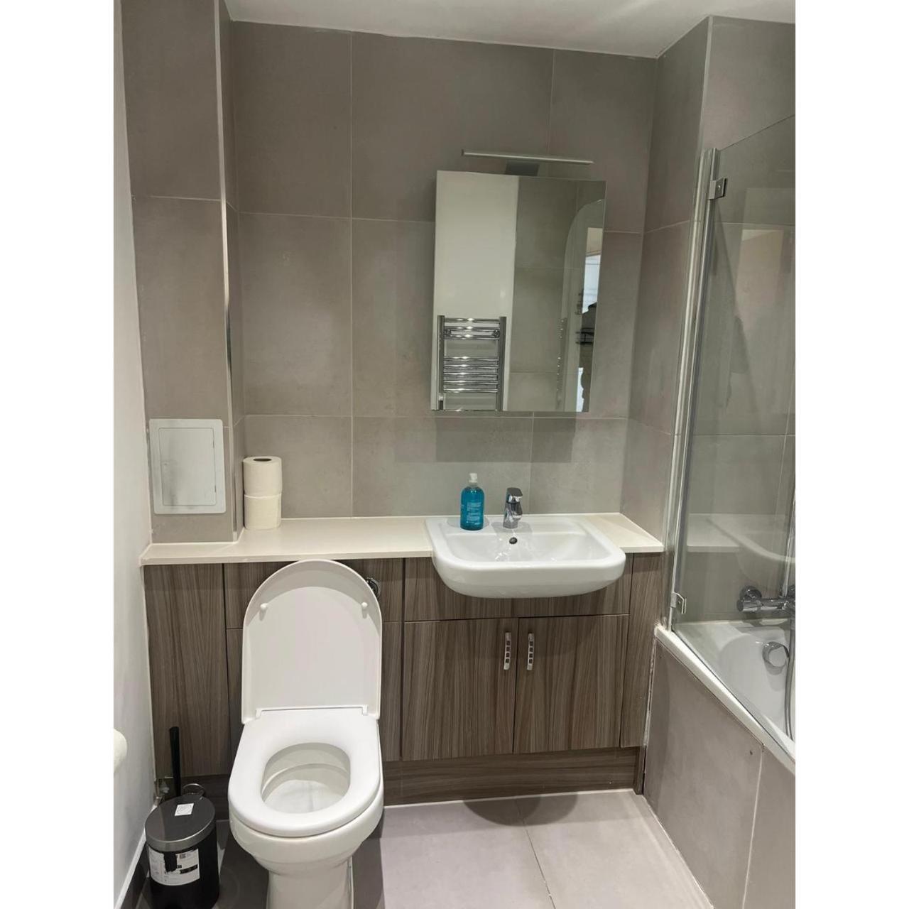 Spacious 1 Bedroom Flat In Kilburn Park F55 London