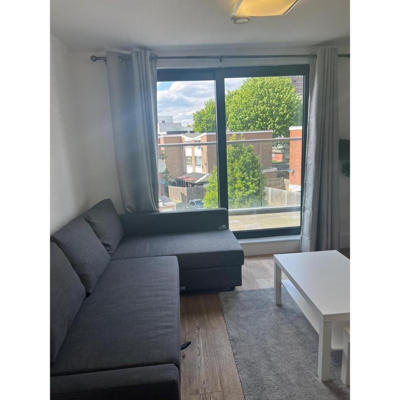 Spacious 1 Bedroom Flat In Kilburn Park F55