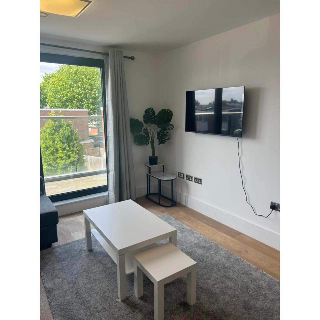 Spacious 1 Bedroom Flat In Kilburn Park F55 Apartment London