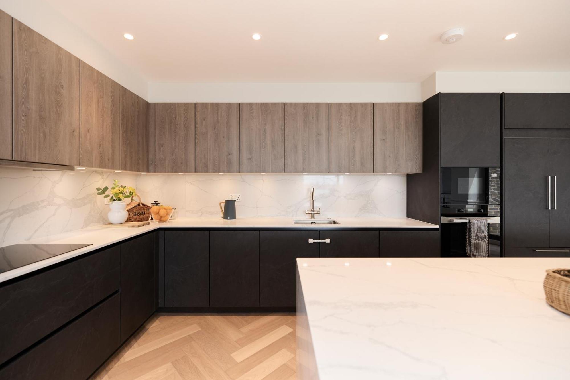 The Temple Fortune Crib - Lovely 3bdr House With Balcony Apartment *