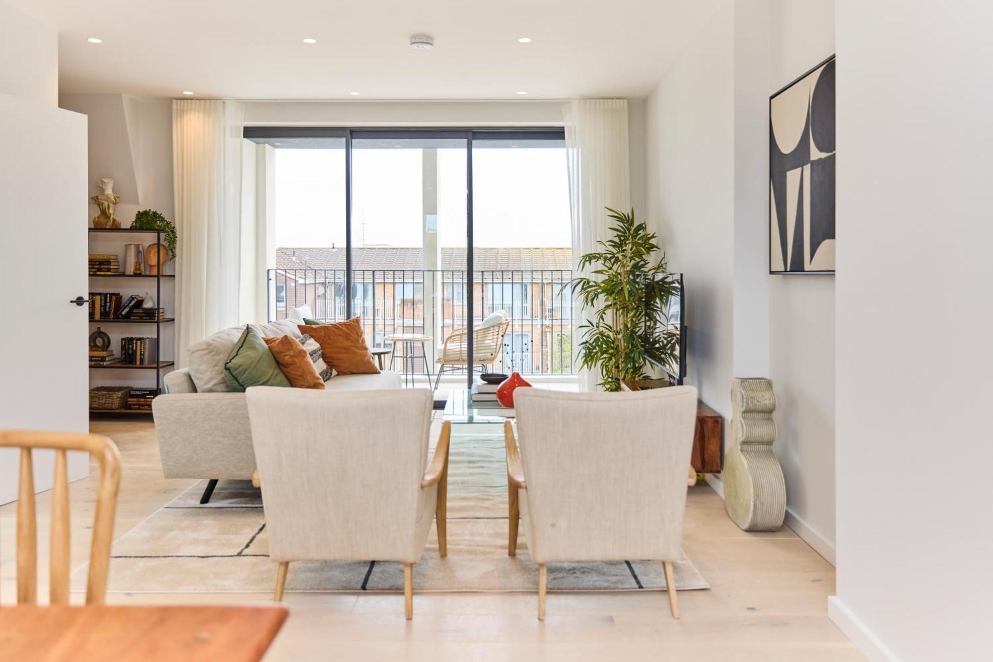 The Brondesbury Hideaway - Stylish 3bdr Flat With Balcony & Parking * Londen
