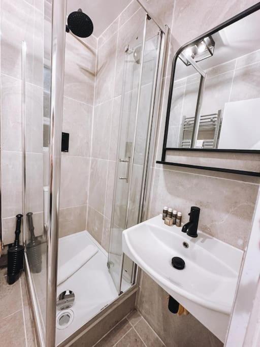 Modern Flat In Appartement *
