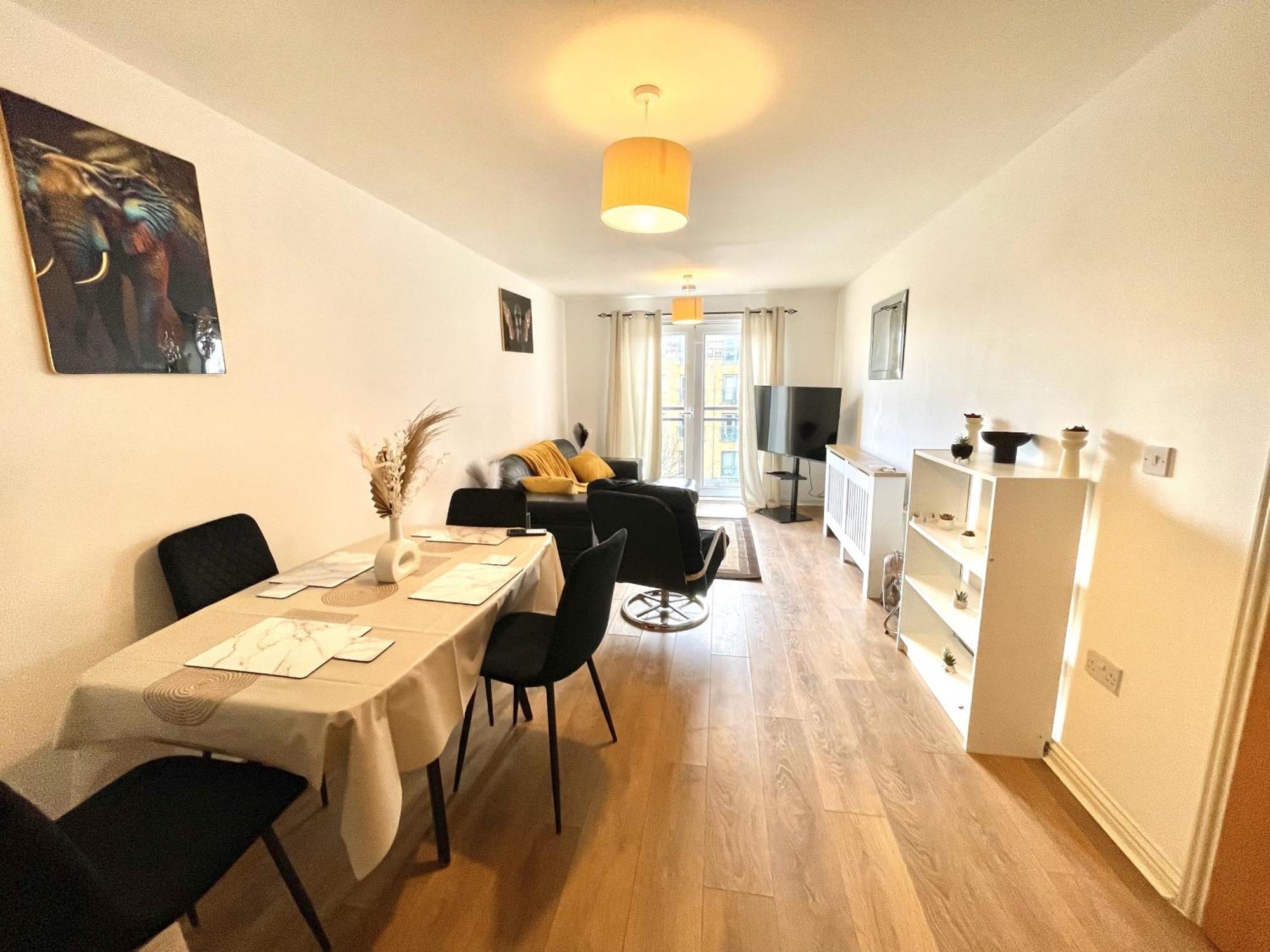 Lejlighed Starberry Court London