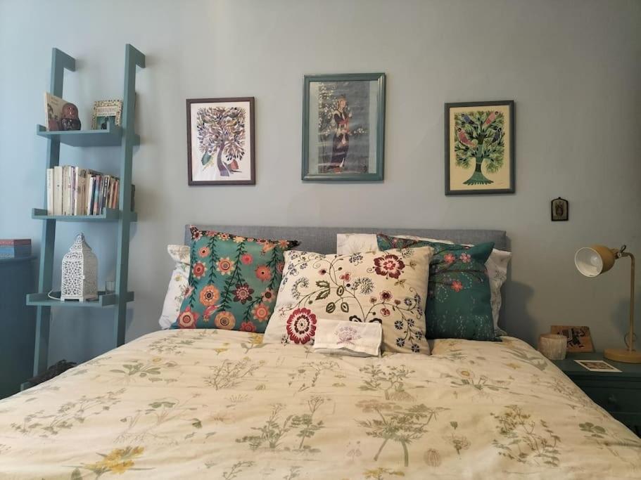 Leilighet Charming With Balcony London