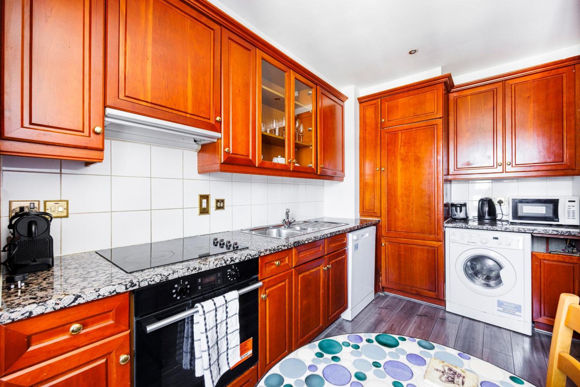 Carlton Court - Mayfair Aparthotel 5*
