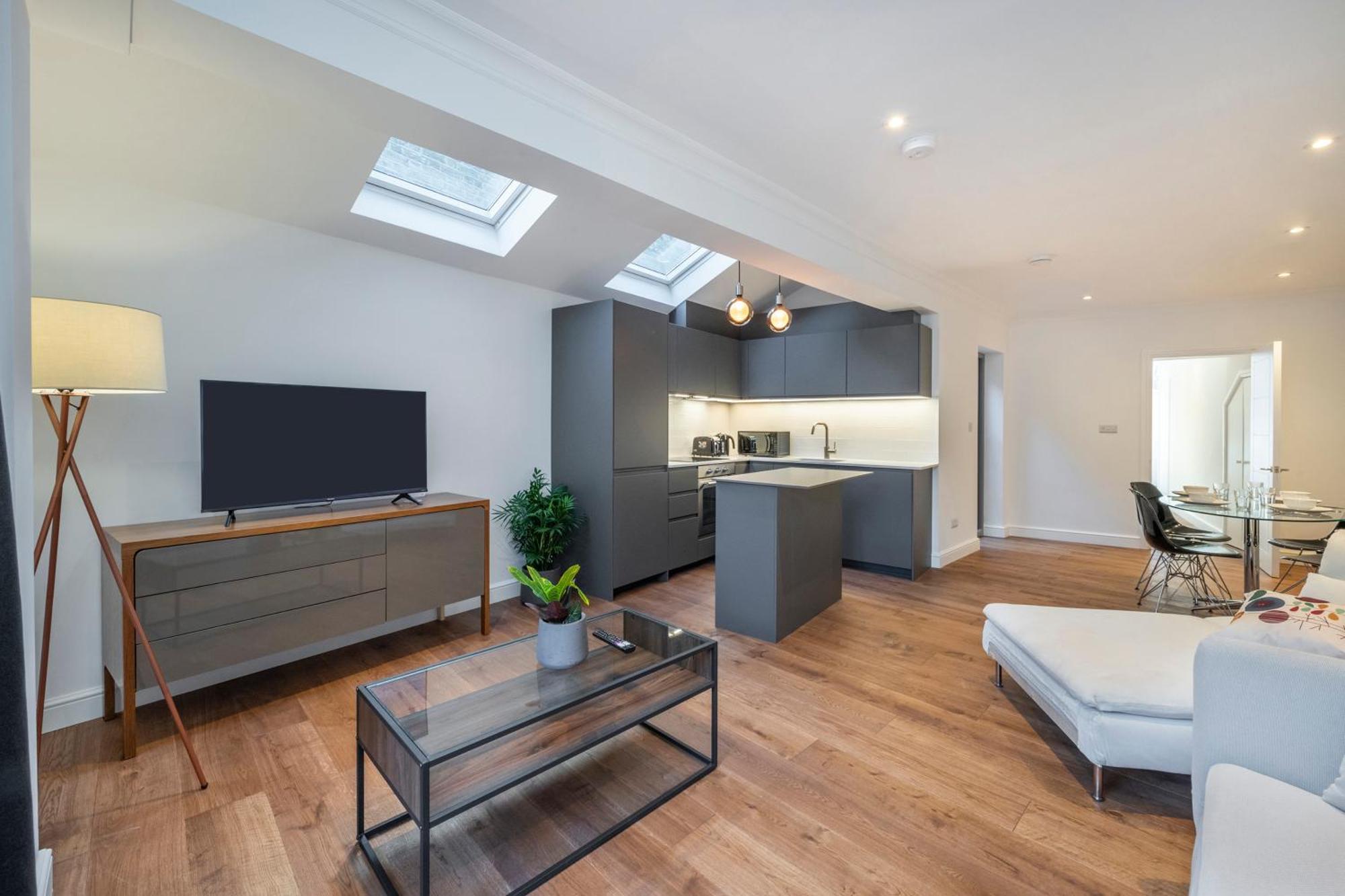Spacious City Eye, Westminster, Big Ben, Vauxhall Station Apartment