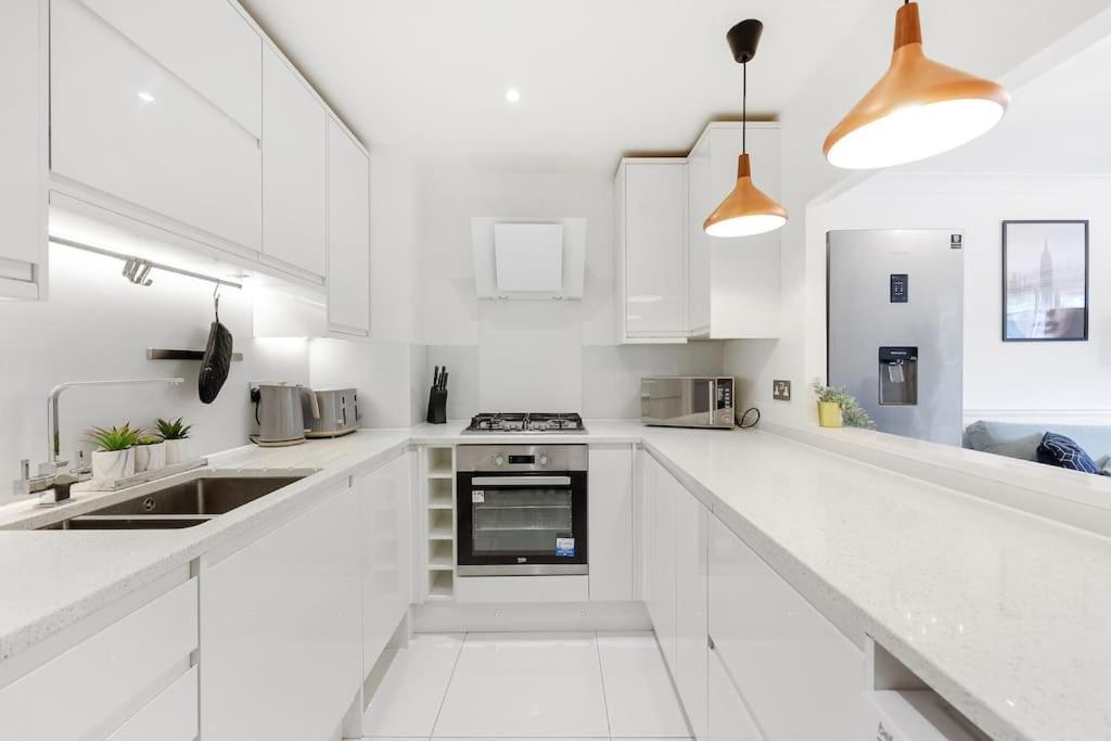 Lejlighed 3-bedroom Short Term & Flexible Renting Limehouse With Free Wifi & Free Parking London