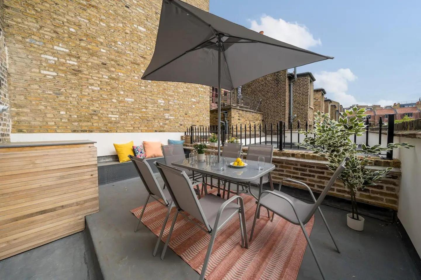 Pass The Keys Exclusive Townhouse W Terrace Holiday home *