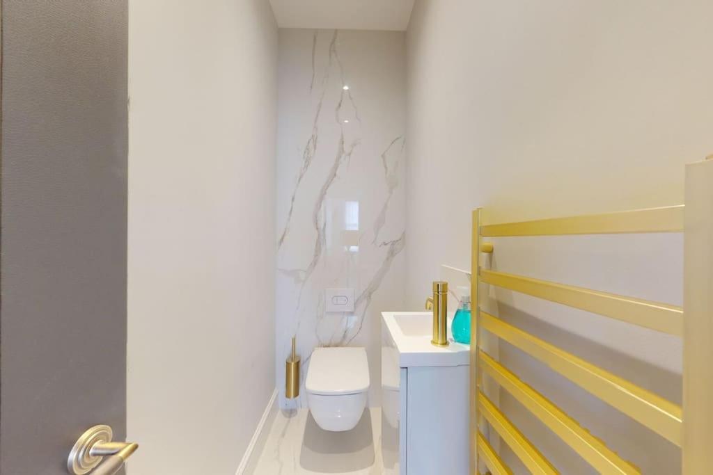 Amazing Newly Refurbished Mews House In W1