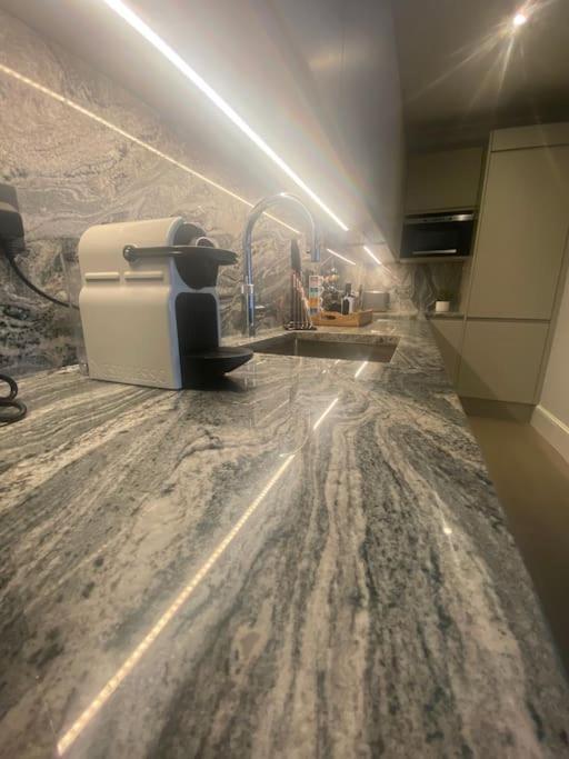 Amazing Newly Refurbished Mews House In W1 Appartement Londen